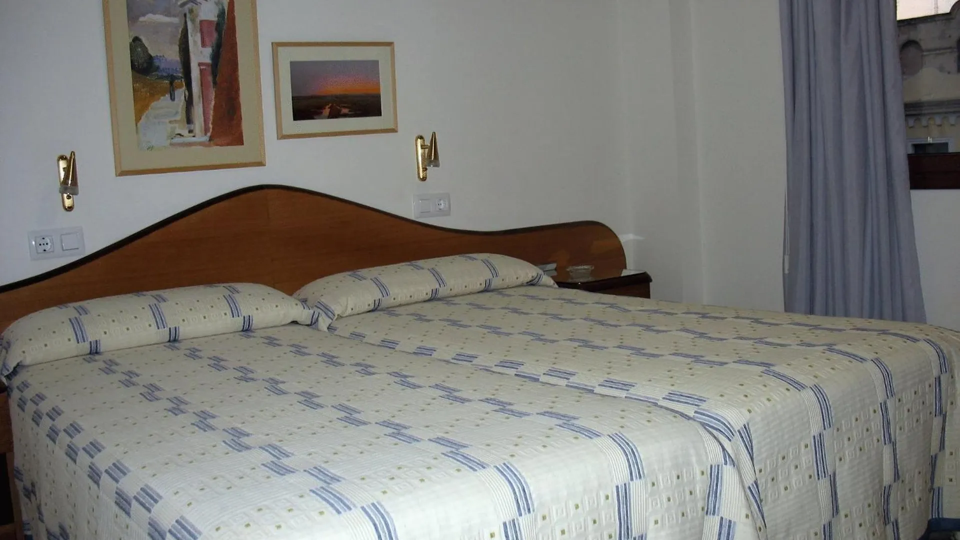 Affittacamere Hostal La Barretina Figueres
