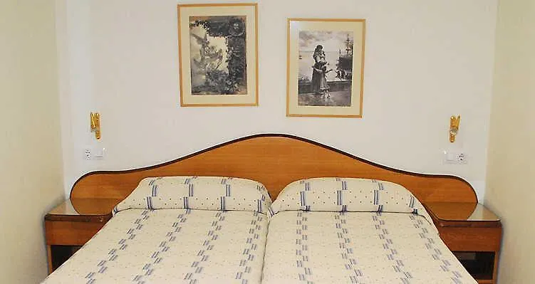 Hostal La Barretina Figueres  Affittacamere Figueres (Girona)